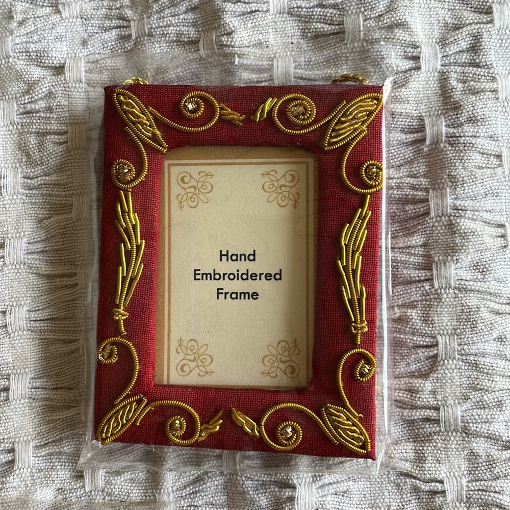 Set of three hand embroidered frames - NEW 💯 - Picture 3 of 6